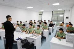 <b>企业不仅需要高精度、高稳定性的机械设备</b>