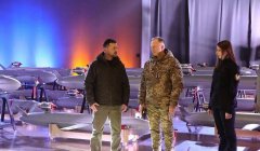 几台3D打印机藏在民居车库