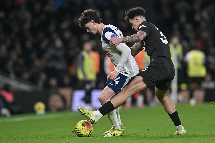 21岁新星独中两元助曼城夺第九冠