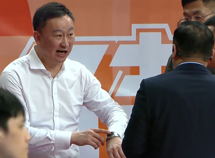 CBA联赛两场赛事遭遇漏水困扰 应急措施引关注