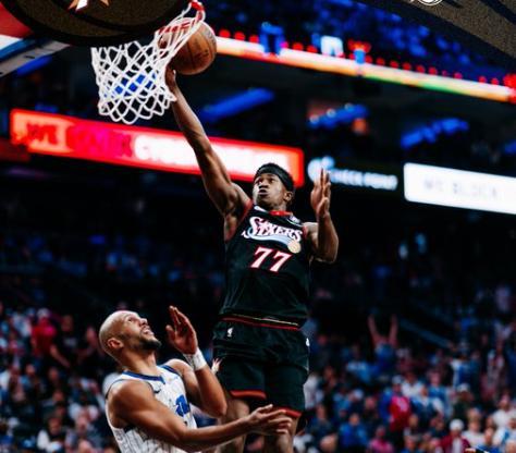 76人主场力克魔术晋级季后赛 马克西31分乔治16分