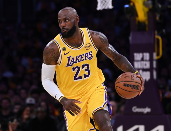 41岁詹姆斯单核带队创季后赛纪录 湖人主场大胜