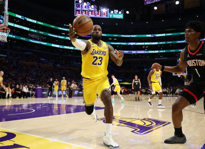 41岁詹姆斯单核带队创季后赛纪录 湖人主场大胜