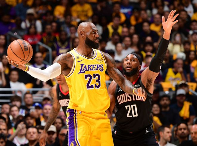 41岁詹姆斯单核带队创季后赛纪录 湖人主场大胜