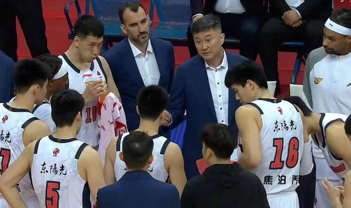 CBA季后赛8强战两场焦点战打响 上海北京迎关键对