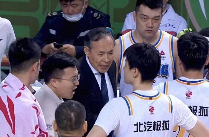 CBA季后赛8强战两场焦点战打响 上海北京迎关键对